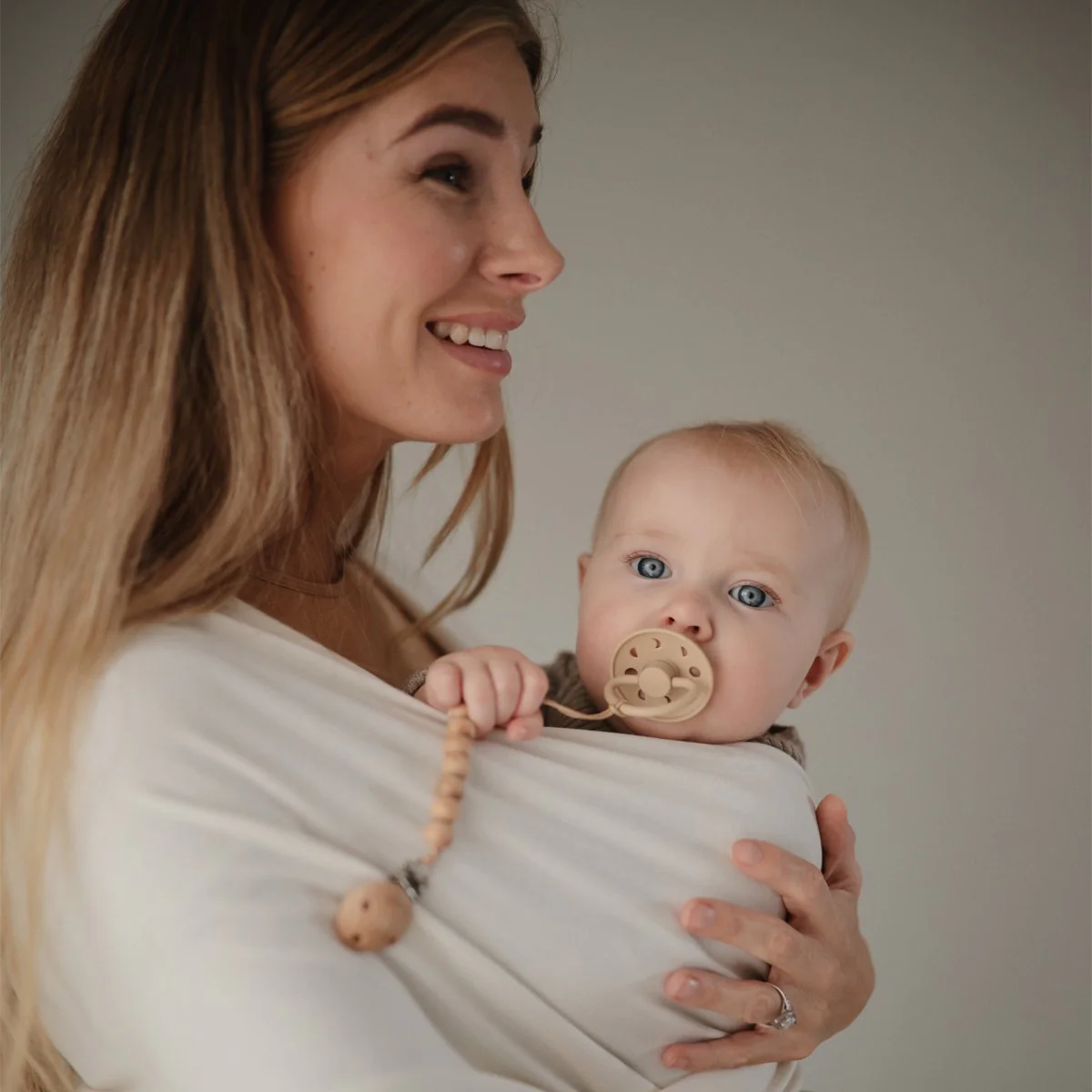 PACK 2 CHUPETES BLOCK LATEX MOON PHASE PALE DAFFODIL/SLATE 0+ - Imagen 3